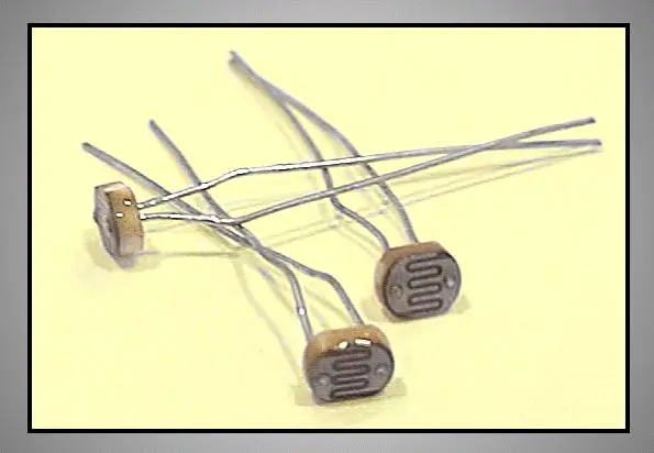 Vedd meg most LIGHT DEPENDENT RESISTOR 16K...50K 100mW (átm. 5mm)